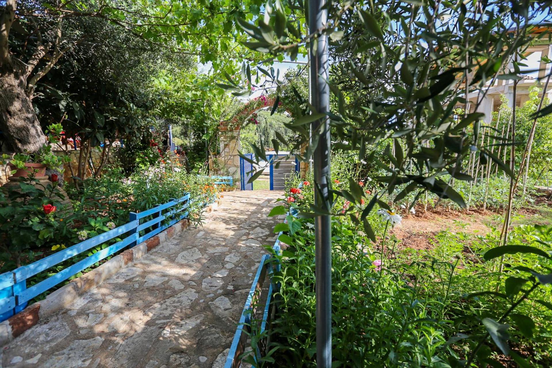 Holiwood Motel Himare Exterior foto