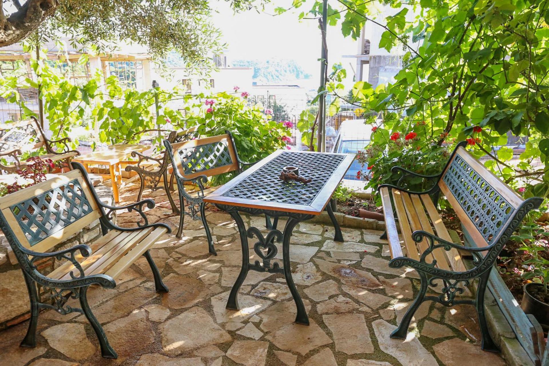 Holiwood Motel Himare Exterior foto