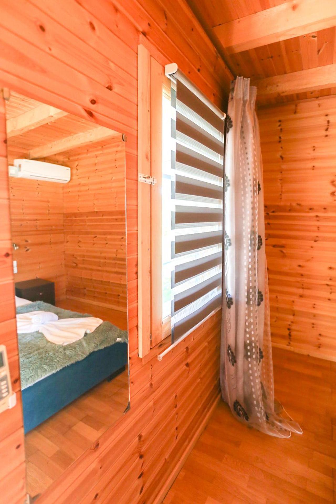 Holiwood Motel Himare Exterior foto